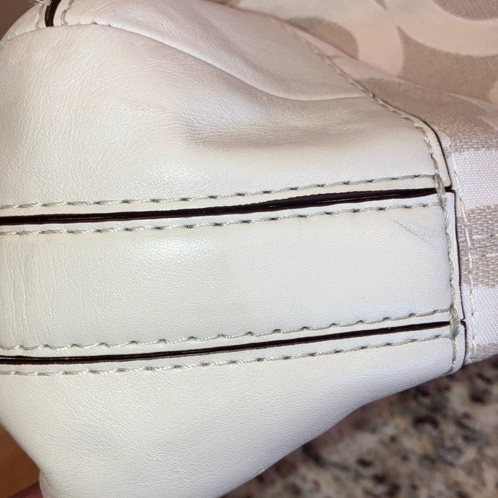 COACH Vintage Cream White Peyton Shoulder Bag Uncommon Light Green Lining - Picture 9 of 9